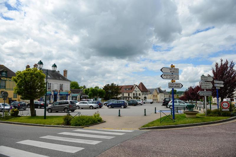 Logis Hotel Restaurant De La Poste Le Mêle-sur-Sarthe 외부 사진
