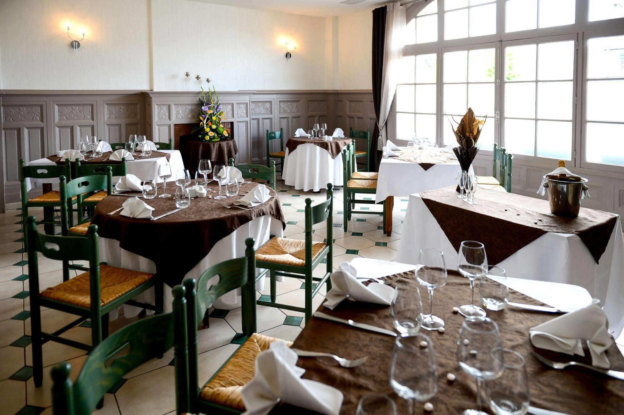 Logis Hotel Restaurant De La Poste Le Mêle-sur-Sarthe 외부 사진