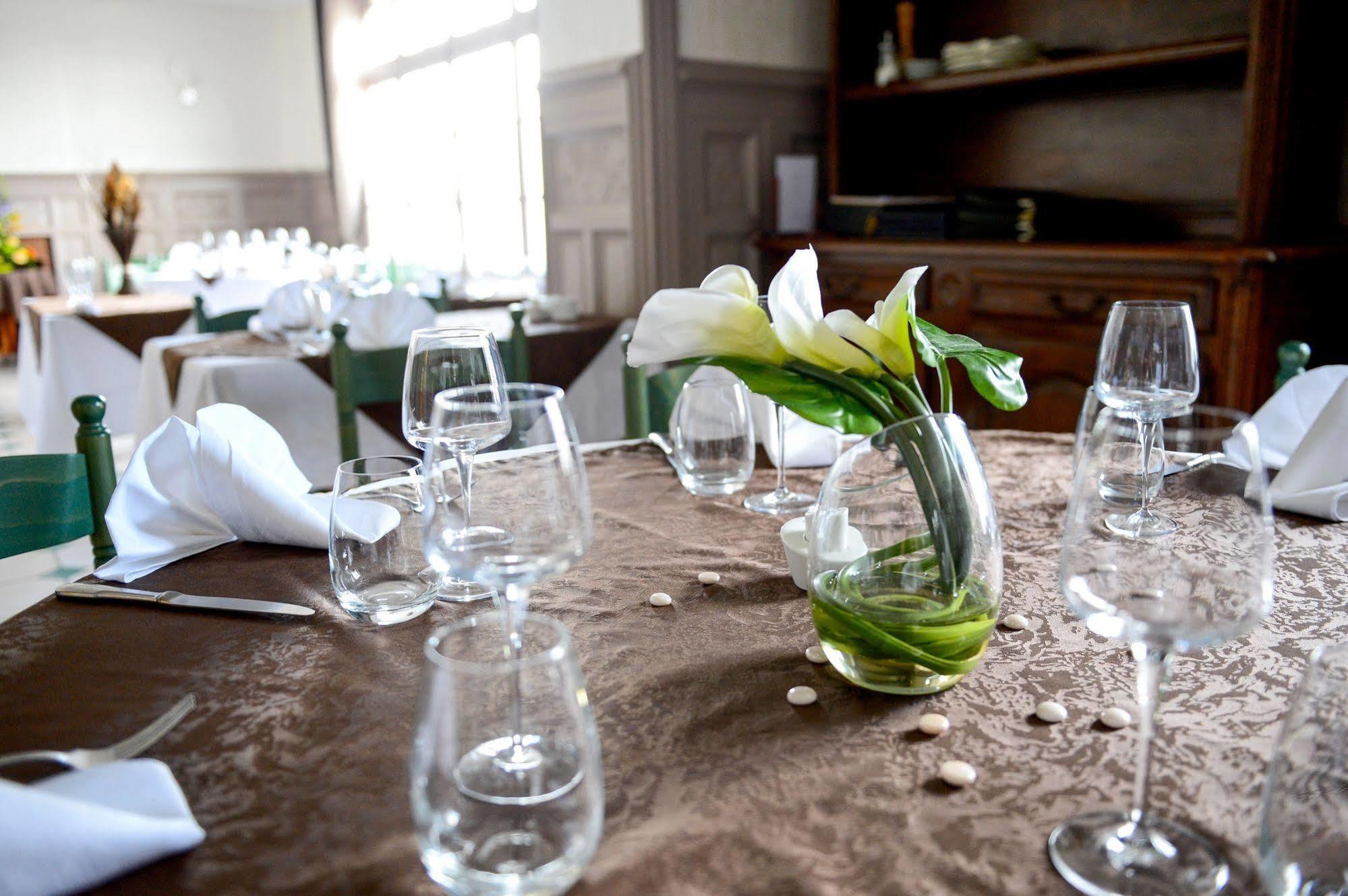 Logis Hotel Restaurant De La Poste Le Mêle-sur-Sarthe 외부 사진
