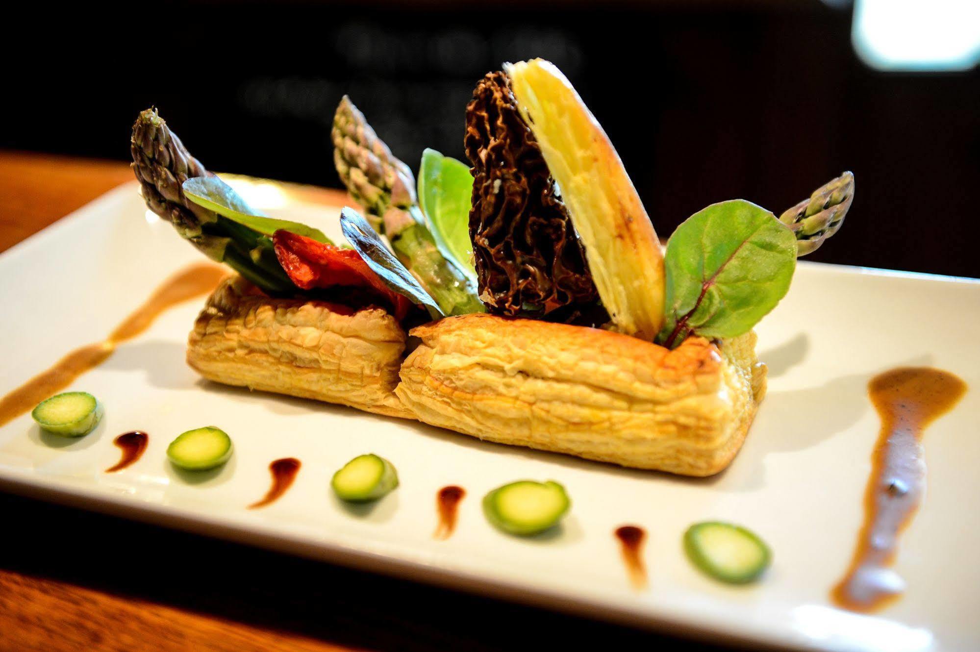 Logis Hotel Restaurant De La Poste Le Mêle-sur-Sarthe 외부 사진