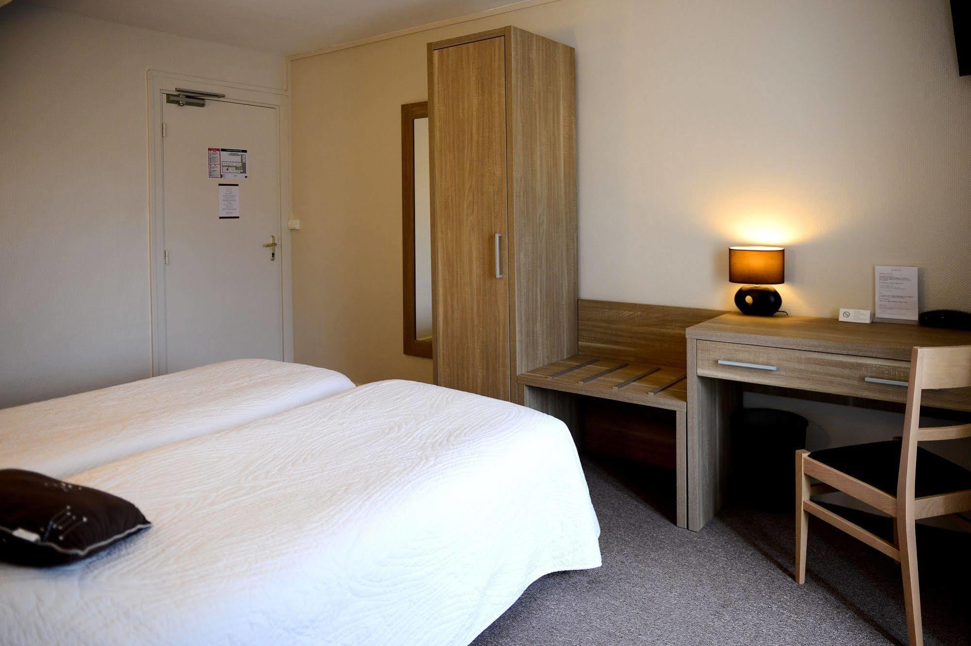Logis Hotel Restaurant De La Poste Le Mêle-sur-Sarthe 외부 사진