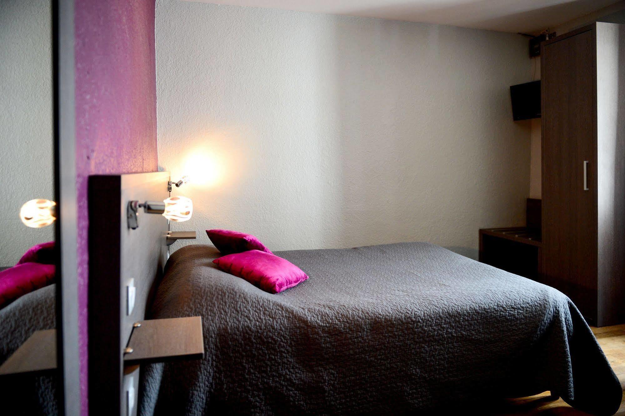 Logis Hotel Restaurant De La Poste Le Mêle-sur-Sarthe 외부 사진