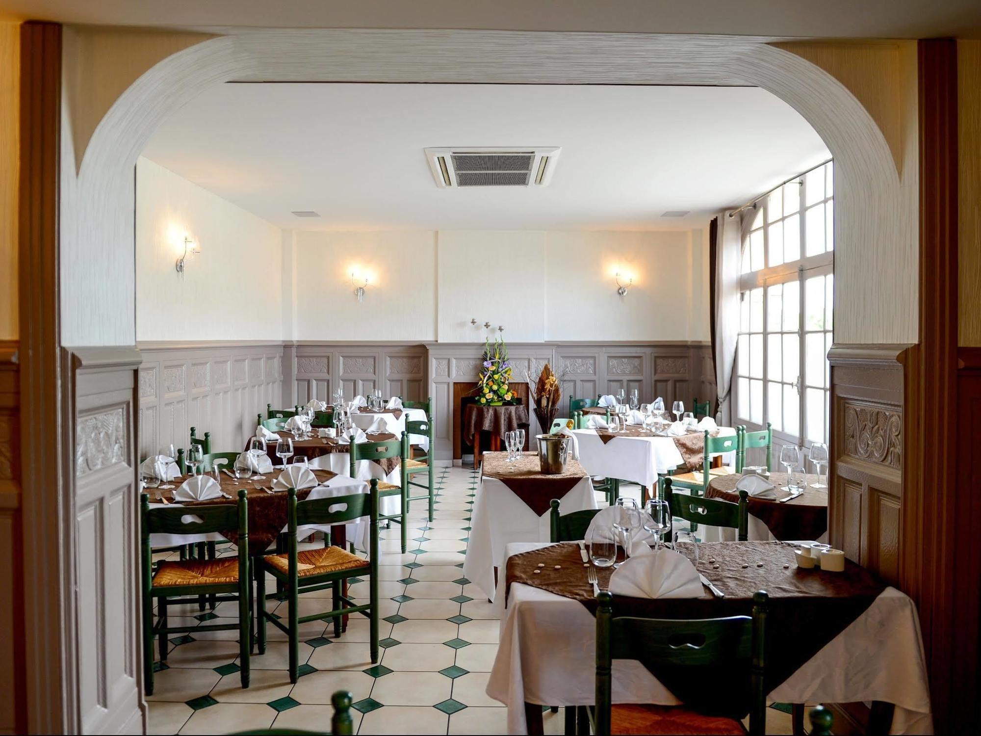 Logis Hotel Restaurant De La Poste Le Mêle-sur-Sarthe 외부 사진