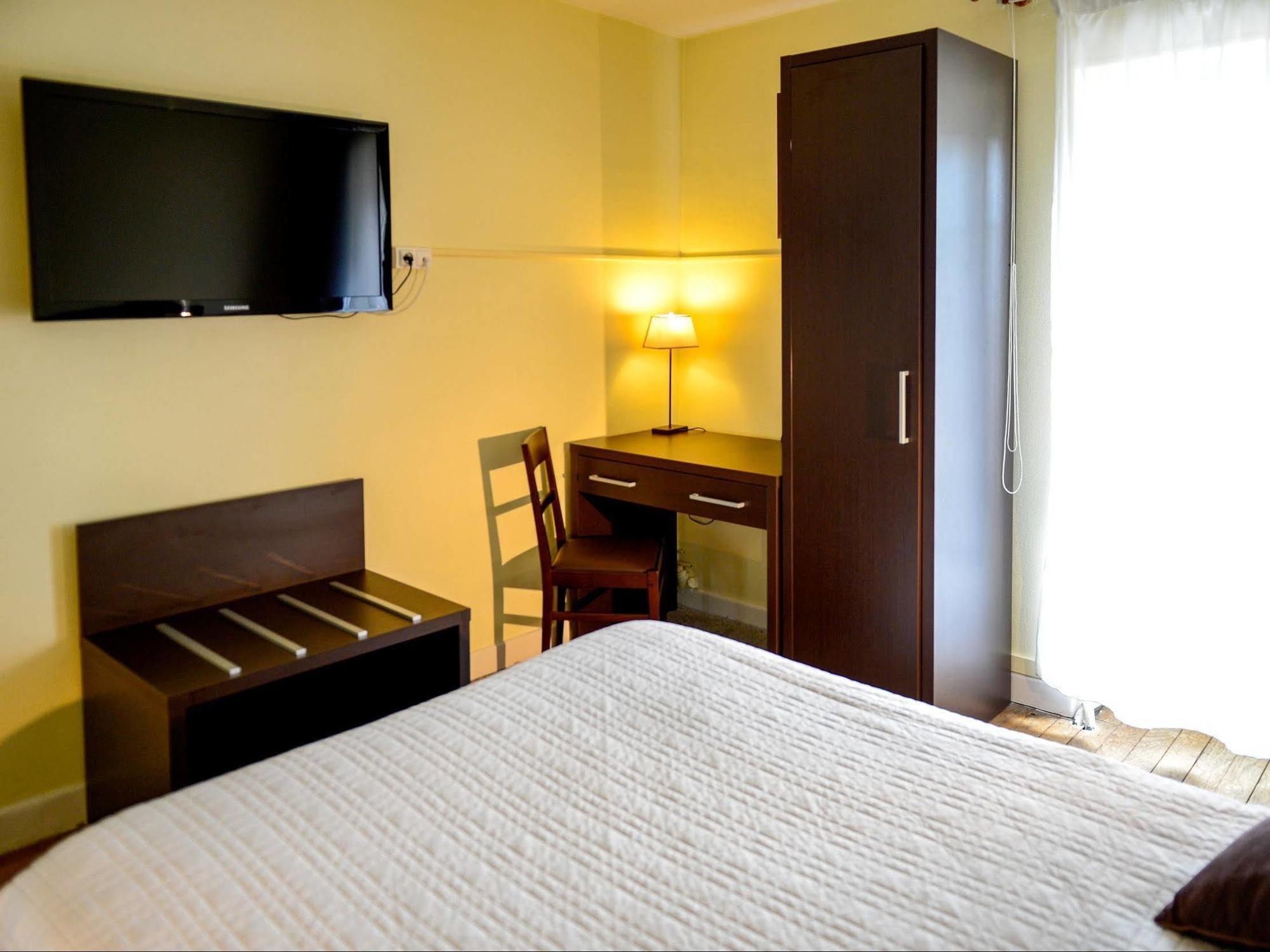 Logis Hotel Restaurant De La Poste Le Mêle-sur-Sarthe 외부 사진