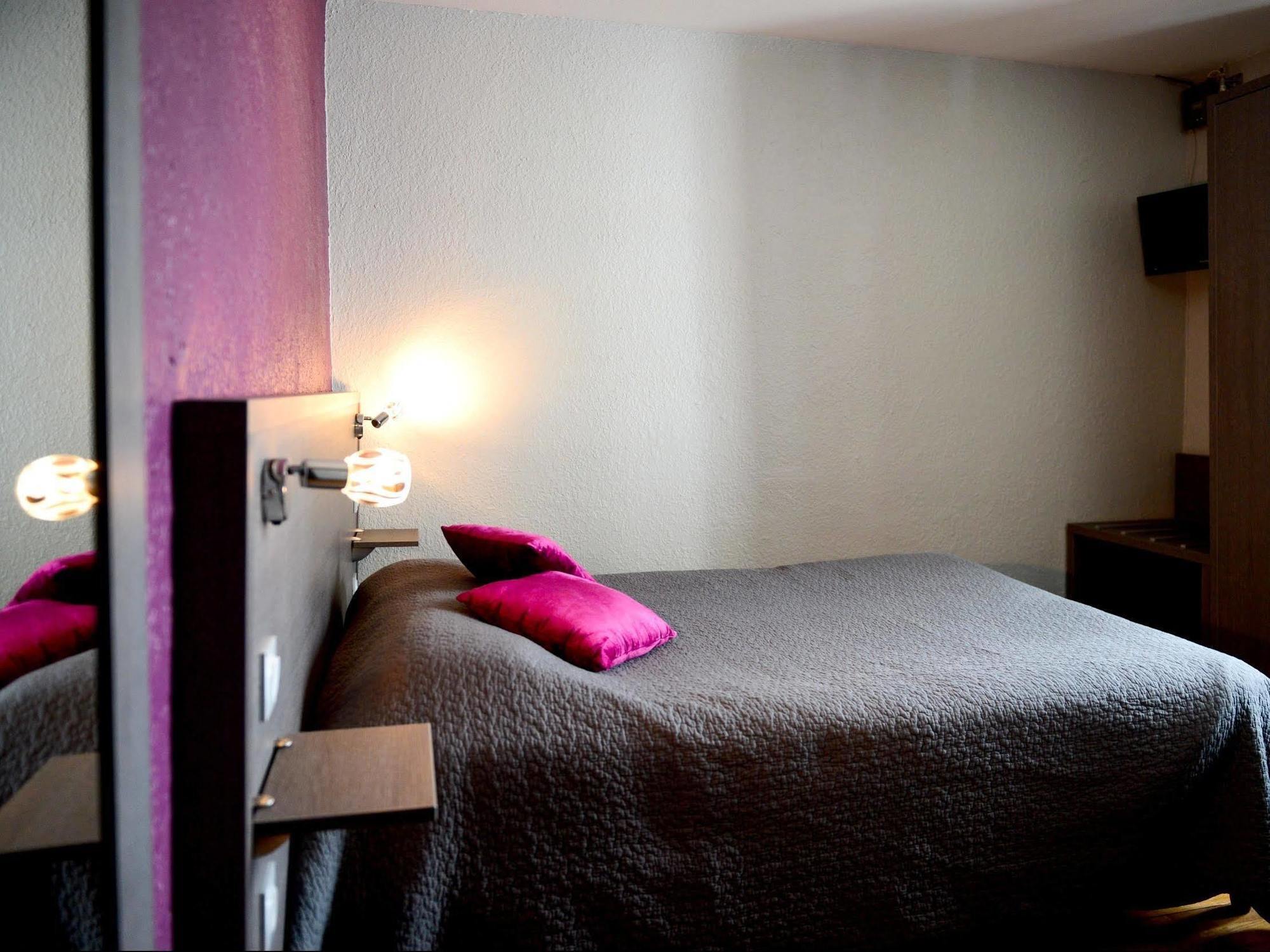 Logis Hotel Restaurant De La Poste Le Mêle-sur-Sarthe 외부 사진